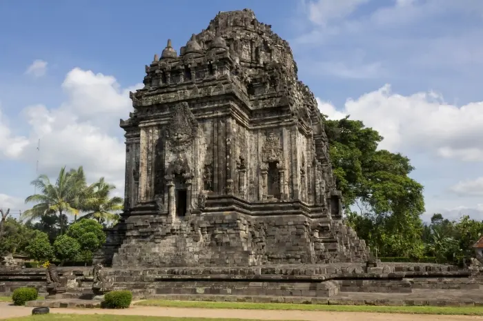 Kalasan Temple, a Majestic and Exotic Buddhist Temple in Sleman