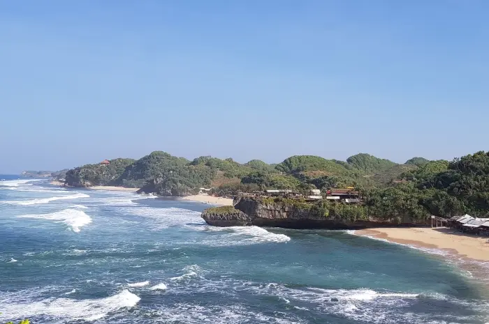 Drini Beach, the Charm of a White Sand Beach with Interesting Activities in Gunungkidul