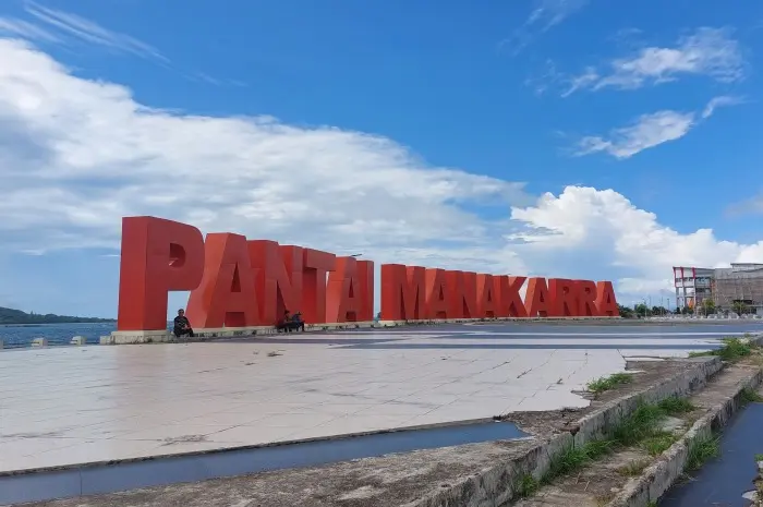 Manakarra Beach Pier, a Favorite Destination with Beautiful Views in Mamuju